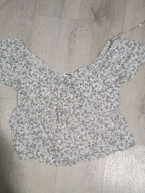 Light Floral Puff-Sleeve Crop Top - White/Blue